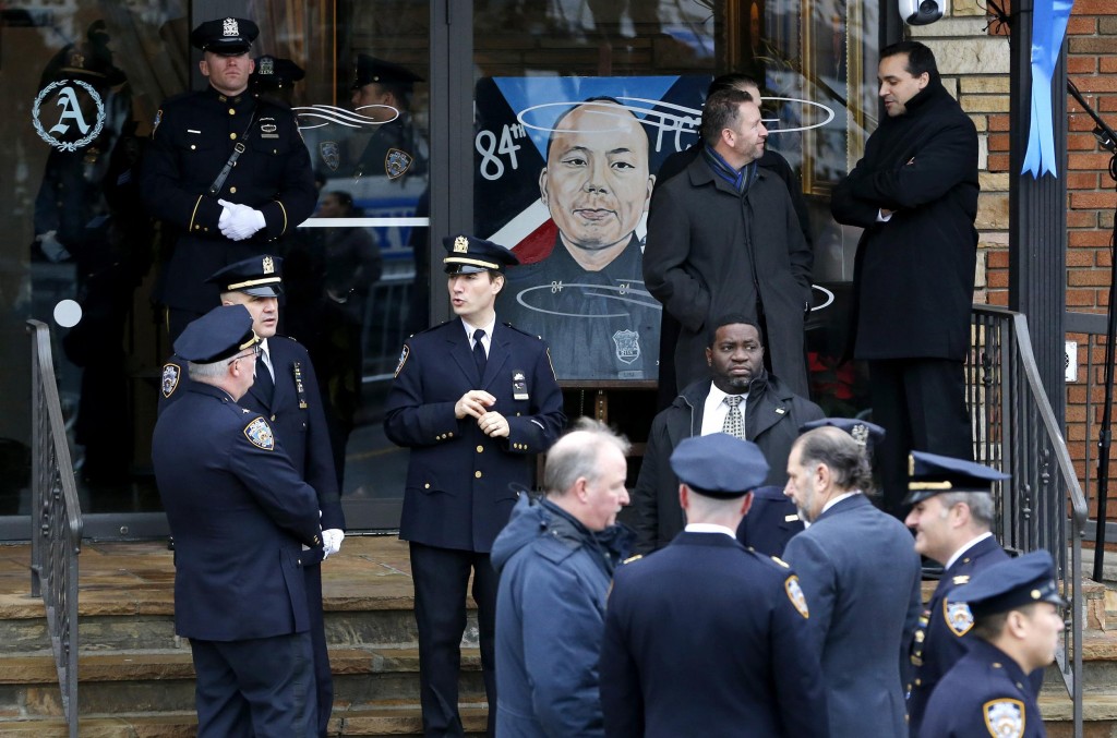 10, ooo people attended the funeral of slain officer Wenjian Liu