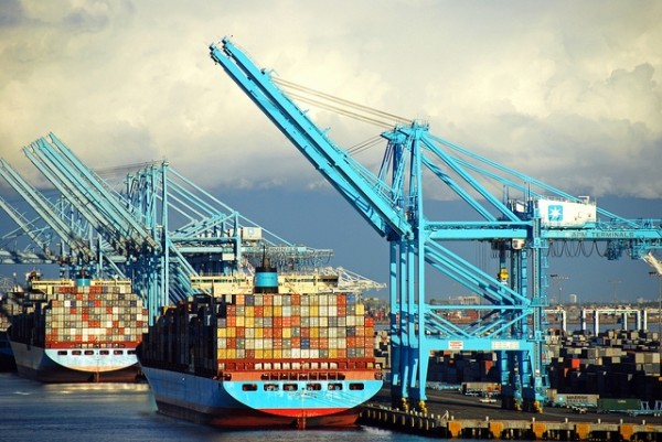 West Coast Ports Face Weekend Lockout due to Labor Negotiations