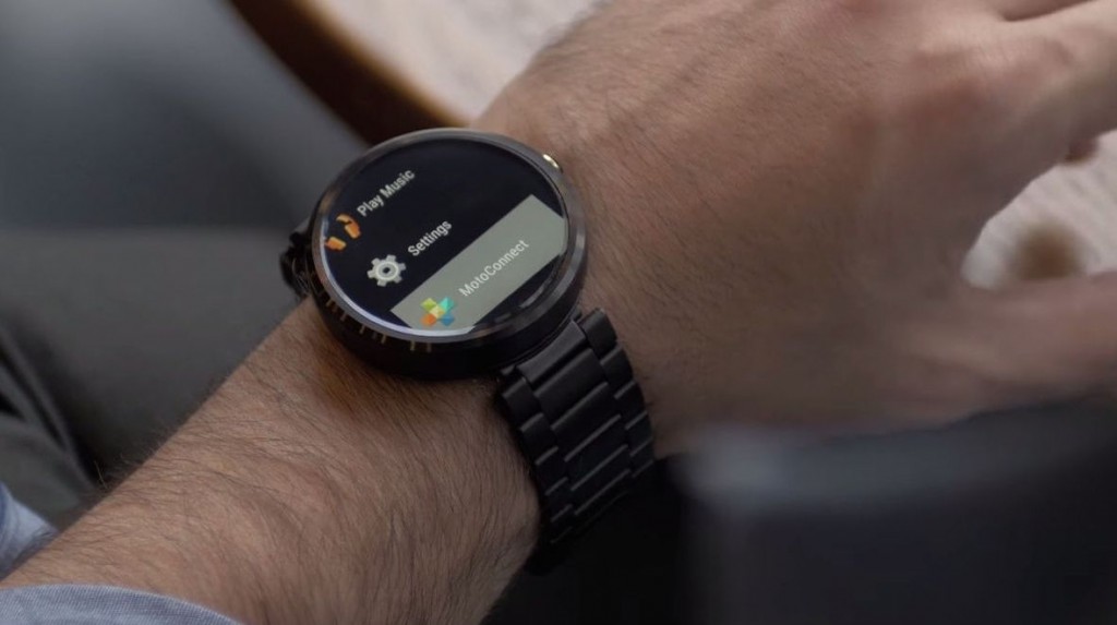 alt="smartwatch featuring aria gesture technology"