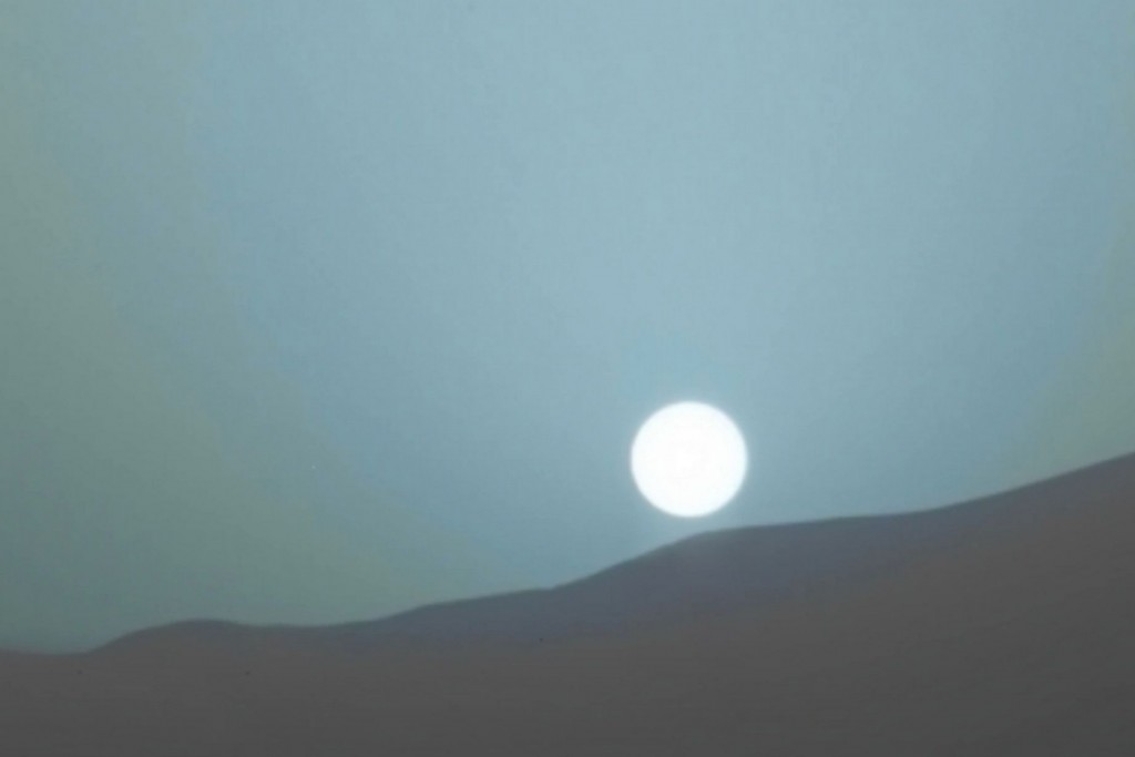 NASA’s Curiosity Rover Sends Images of Stunningly Blue Sunset from Mars