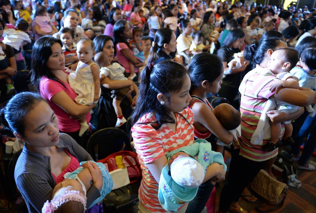 "Women's Organization Holds Mass Breastfeeding Event in Manila"