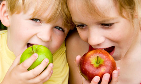 "Kids eating apples"