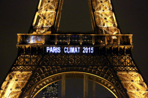 alt="Eiffel Tour Paris Climat 2015"
