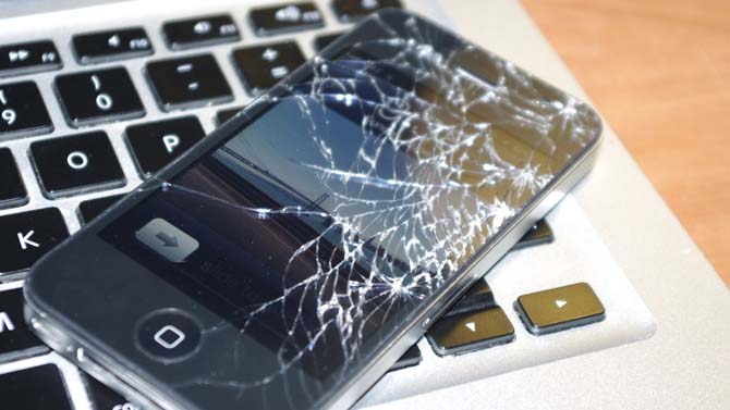 alt="Smashed iPhone Screen"