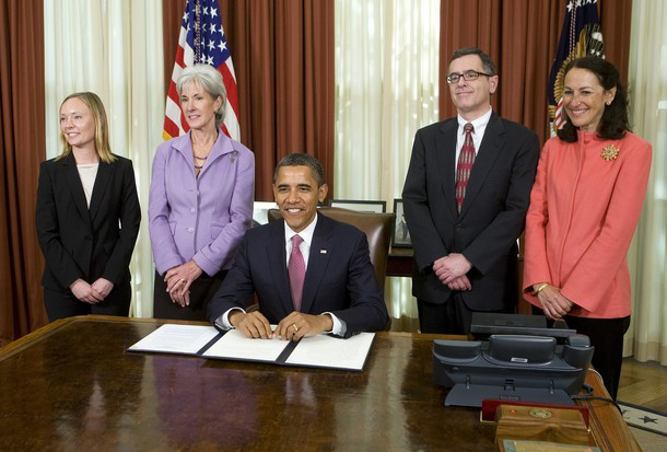 alt="WASHINGTON, DC - OCTOBER 31: U.S. President Barack Obama signs an Executive Order directing the Food and Drug Administration to take action to help prevent and reduce prescription drug shortages as he is joined by (L-R) Bonnie Frawley, Secretary of Health and Human Services Kathleen Sebelius, Jay Cuetara and FDA Commissioner Peggy Hamburg at the White House October 31, 2011 in Washington DC. The order also protects consumers and from price gouging on medications. (Photo by Kristoffer Tripplaar-Pool/Getty Images)"