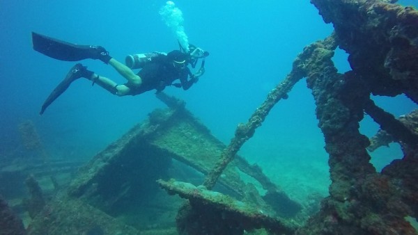 the shipwreck is 53 feet long