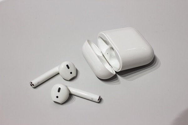 apple airpods with case