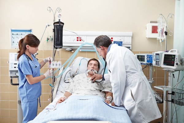 doctors checking on a patients in intensive care