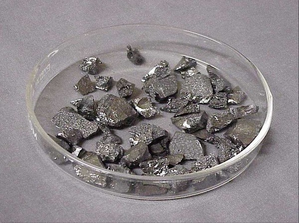 Samples of boron on a glass tray
